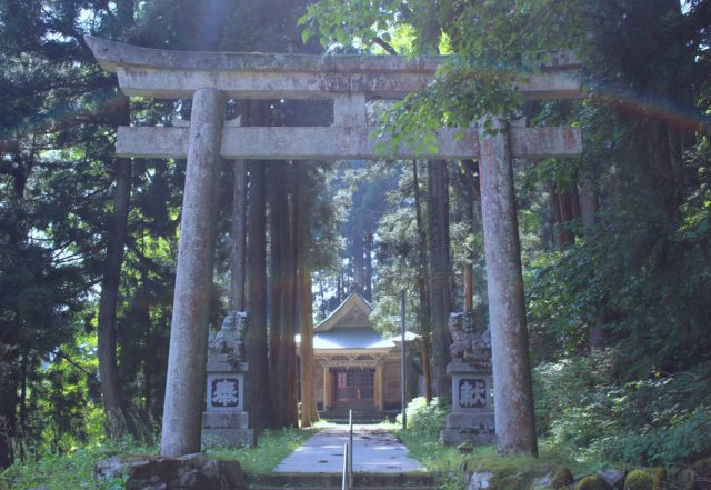 狼が祀られた珍しい神社・日野宮神社で澄んだ空気と自然に包まれて…【池田町】