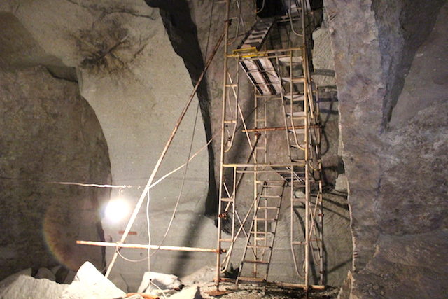 笏谷石採石場一本義貯蔵庫の画像
