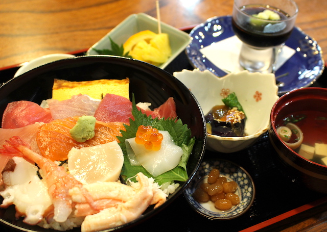 福井勝山グルメランチ海鮮丼の画像