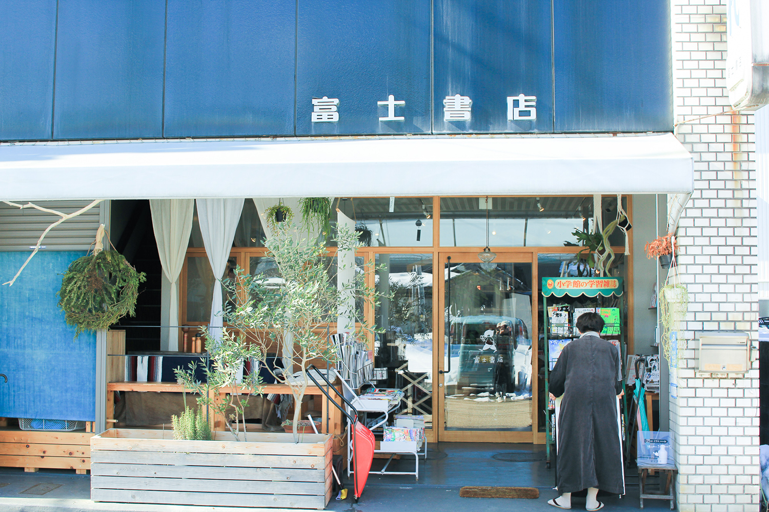 カフェ利用も 鯖江駅からすぐ 町の本屋さん 富士書店 鯖江市 Dearふくい 福井県のローカルメディア